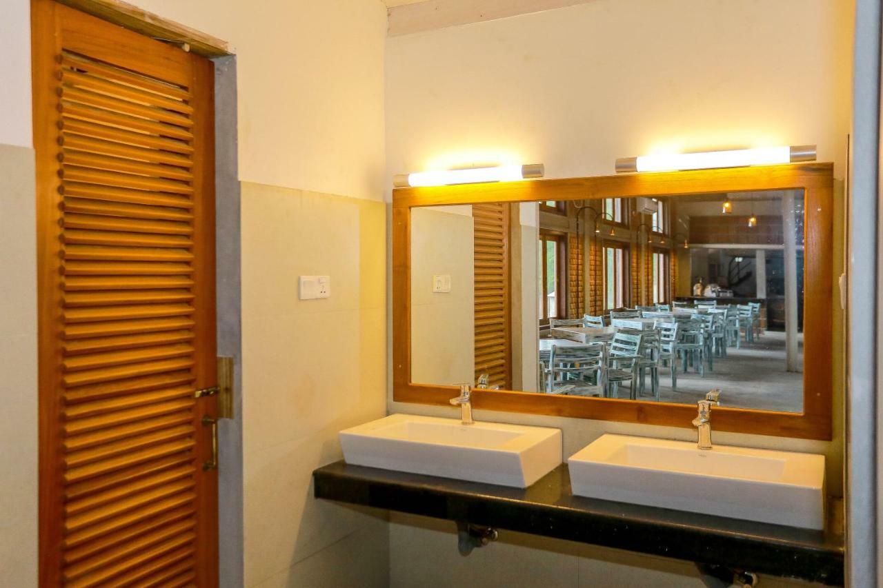 Olinia Airport Hotel Katunayaka Exteriör bild