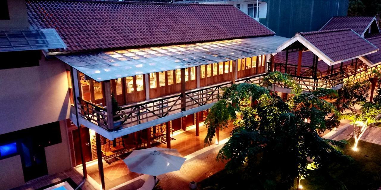 Olinia Airport Hotel Katunayaka Exteriör bild