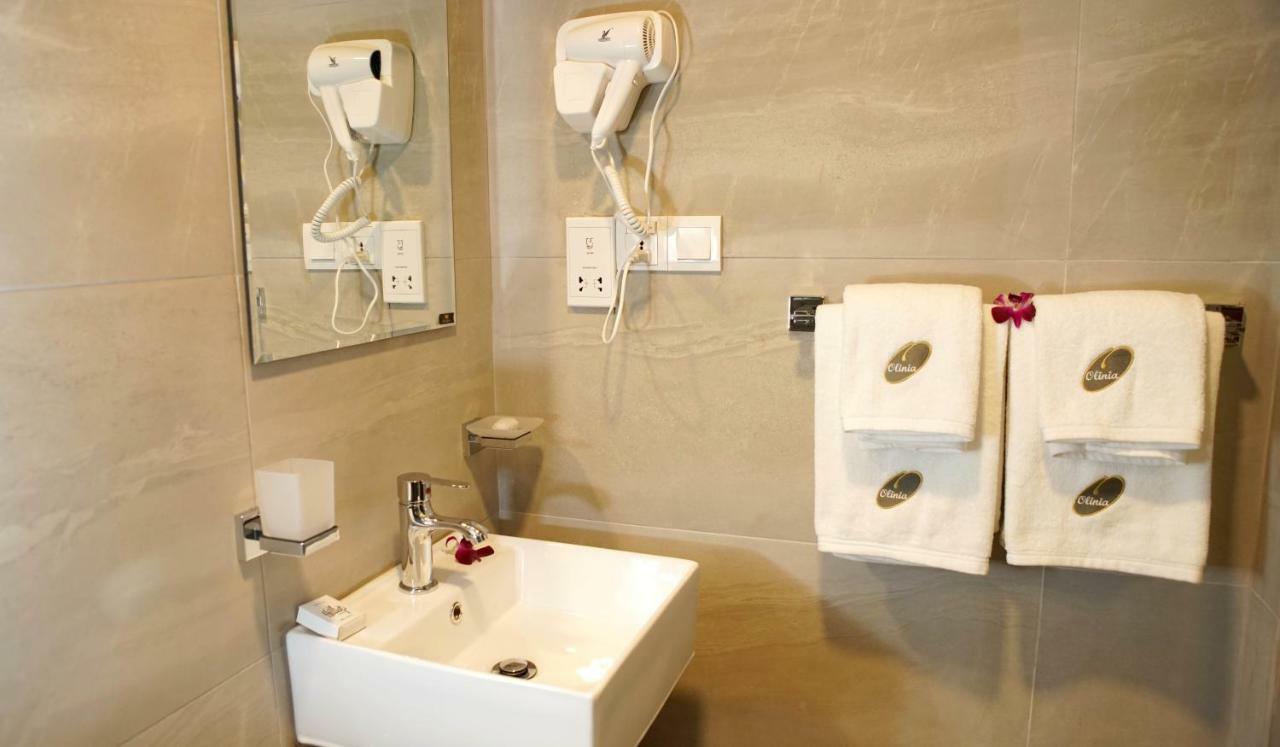 Olinia Airport Hotel Katunayaka Exteriör bild