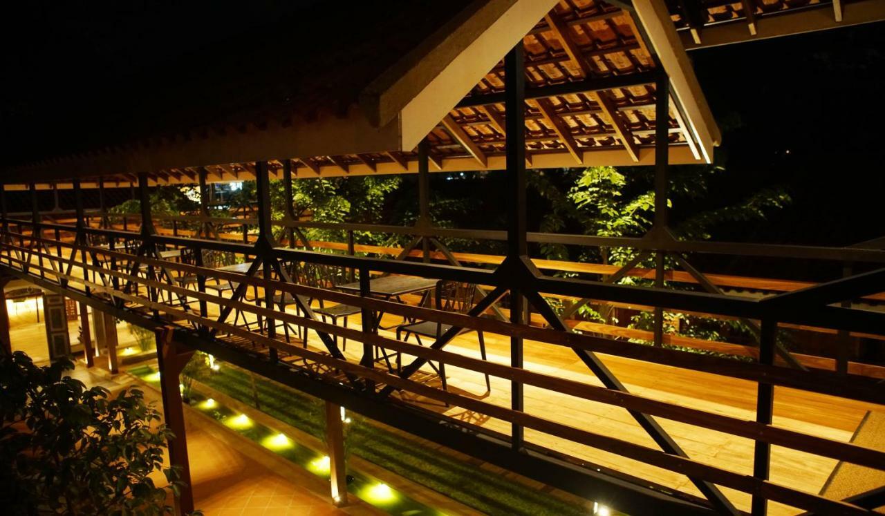 Olinia Airport Hotel Katunayaka Exteriör bild