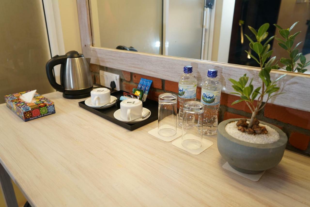 Olinia Airport Hotel Katunayaka Exteriör bild
